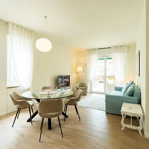 Domus - Ampia Residenza Filippini A Pochi Passi Dall'arena Vérone